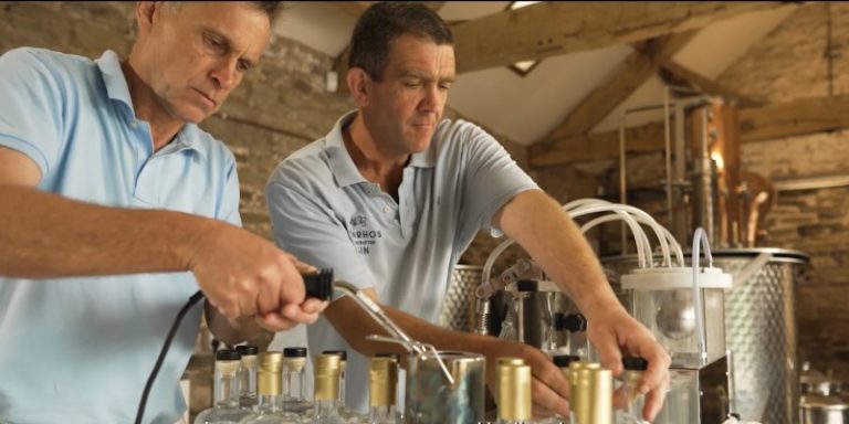 Men producing gin